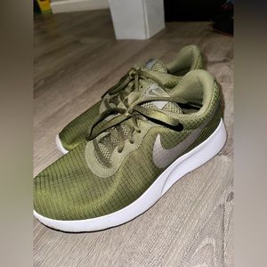 Green Nike VH2 Running Sneakers Sz 8 1/2